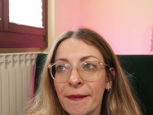 Live sex webcam photo for LunaRiva #290846506