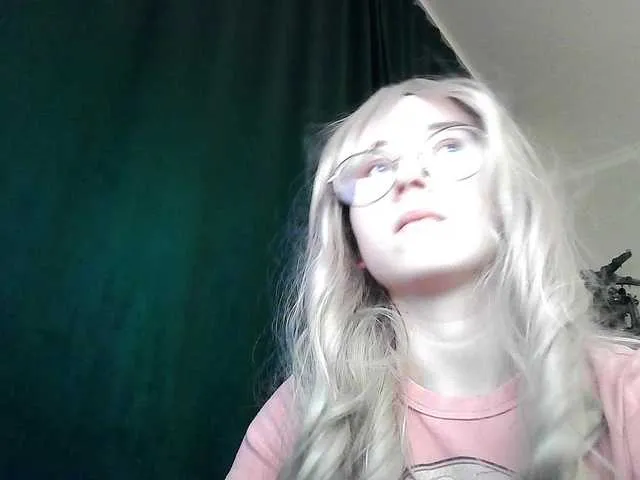 Live sex webcam photo for LunaSky #292171827