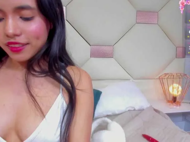 Live sex webcam photo for LunaToledo #291949077