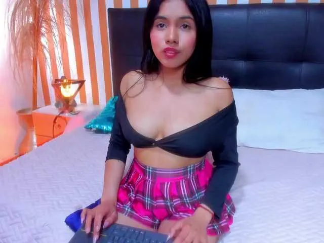 Live sex webcam photo for LunaToledo #292163911