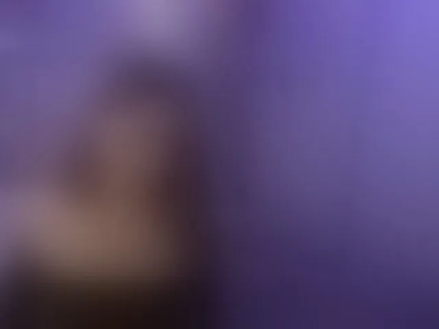 Live sex webcam photo for Lunaaaura #293558019