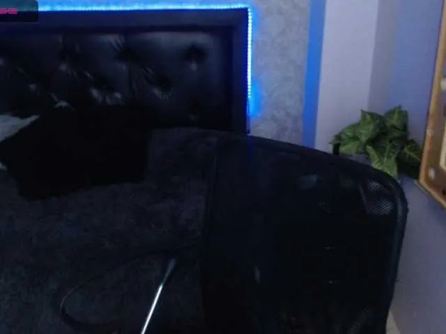 Live sex webcam photo for Lunaaylin #273607946