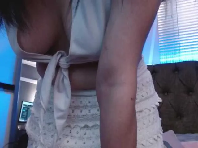 Live sex webcam photo for Lunaaylin #273681791