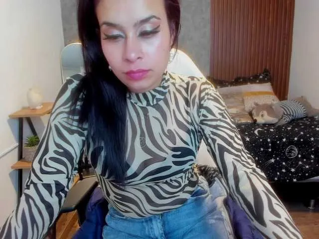 Live sex webcam photo for Lunaaylin #290240305