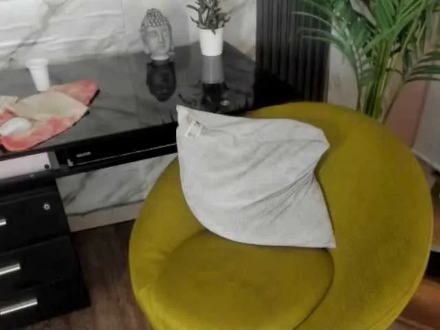 Live sex webcam photo for Lunaaylin #290278482