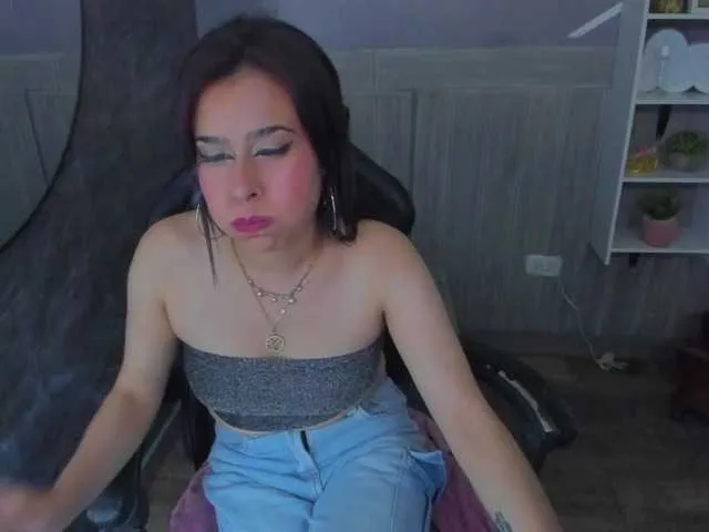 Live sex webcam photo for Lunaaylin #290297018