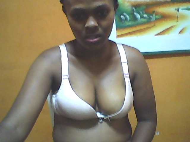 Live sex webcam photo for Lunah4 #272819842