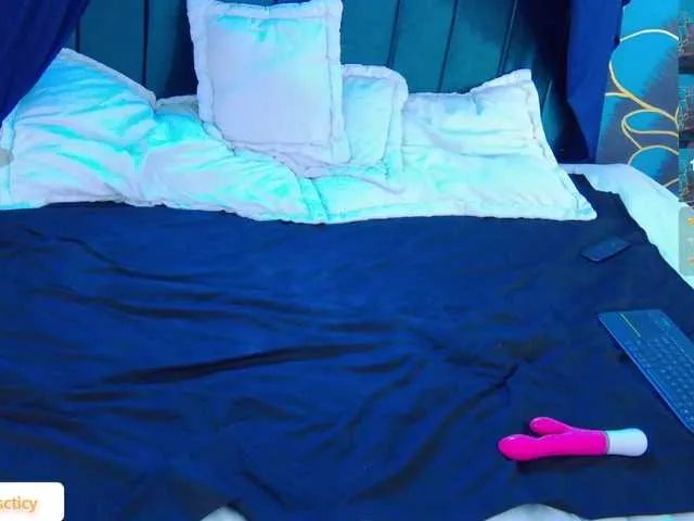 Live sex webcam photo for Lunamistyc #292179448