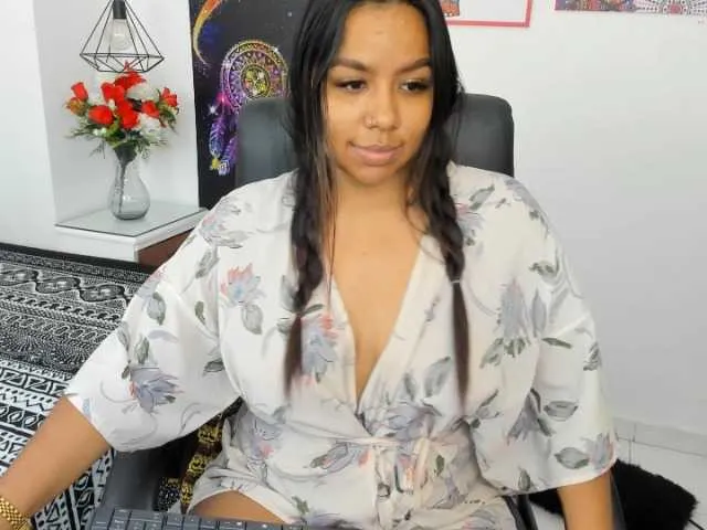 Live sex webcam photo for Lunarii #272974603