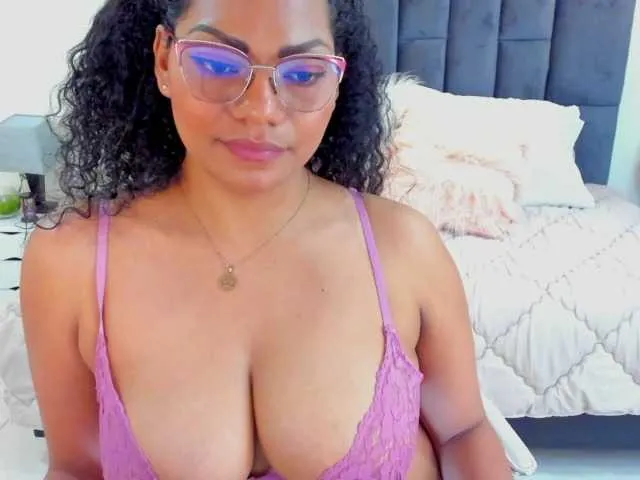 Live sex webcam photo for Lupe-blue #272095229