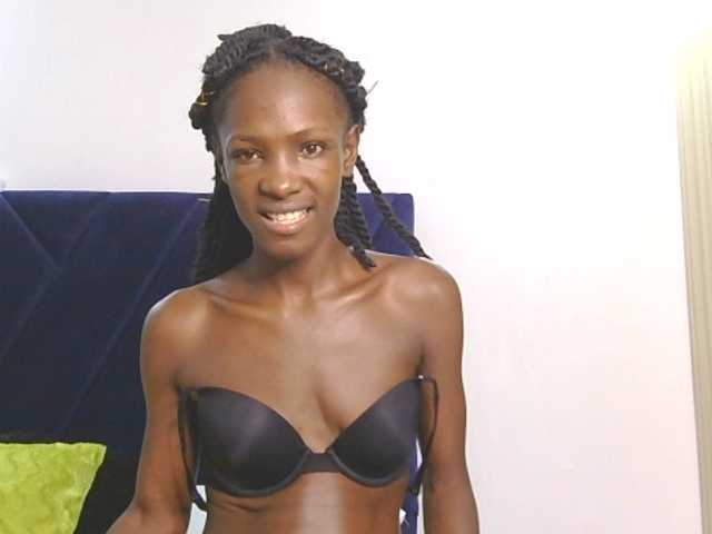 Live sex webcam photo for LupitaLion #294301370