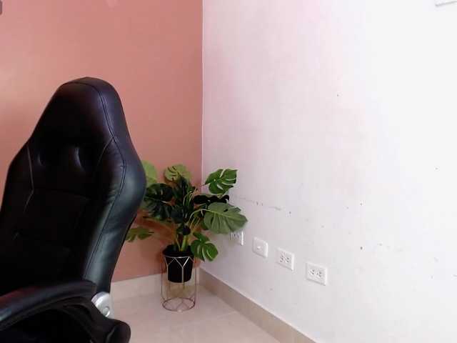 Live sex webcam photo for LussieWillow #290859957