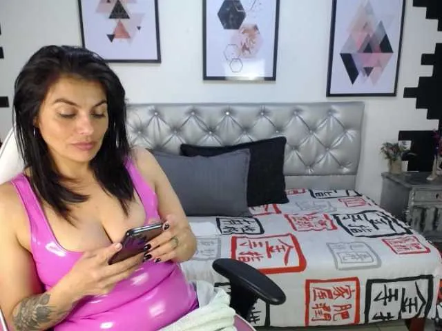 Live sex webcam photo for LustMom41 #273993762