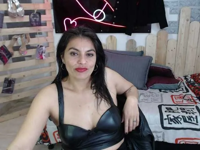 Live sex webcam photo for LustMom41 #273996503