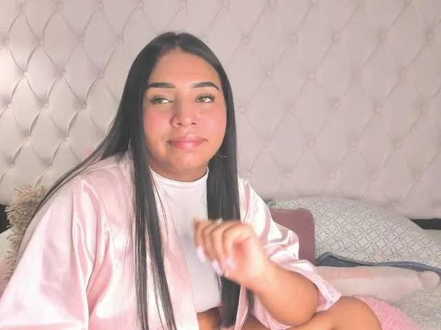 Live sex webcam photo for Luu-queen #271881091