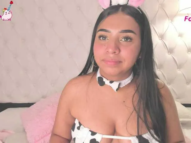 Live sex webcam photo for Luu-queen #272143316