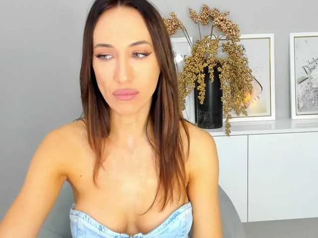 Live sex webcam photo for LuvC #274484246