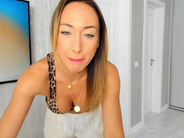 Live sex webcam photo for LuvC #293377228
