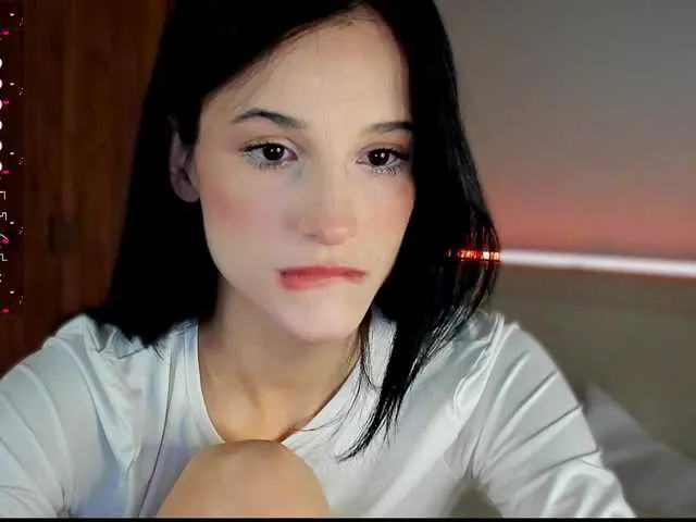 Live sex webcam photo for LuxBrunette #277738949