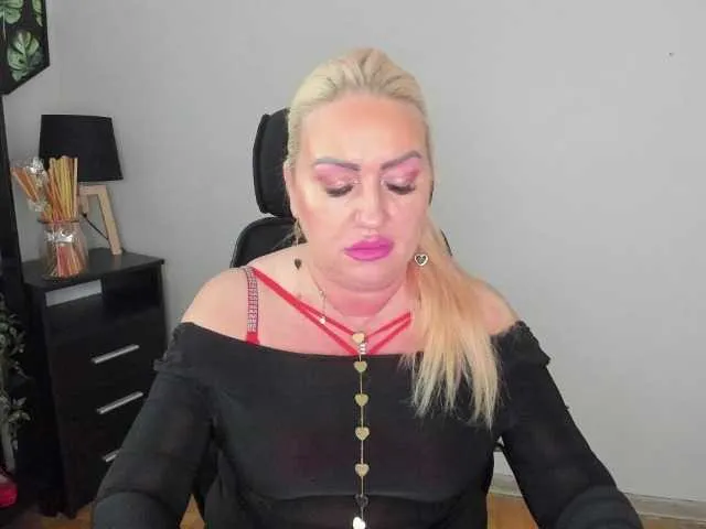 Live sex webcam photo for LuxSadie #277312422