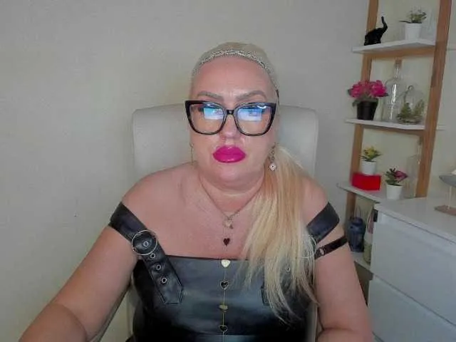 Live sex webcam photo for LuxSadie #277353860