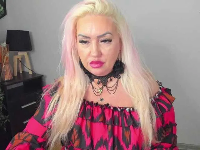 Live sex webcam photo for LuxSadie #277374620