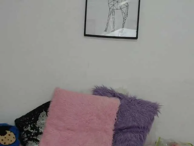 Live sex webcam photo for Lyana02 #273063678