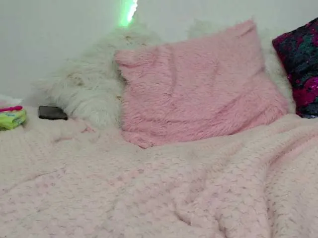 Live sex webcam photo for Lyana02 #274438200