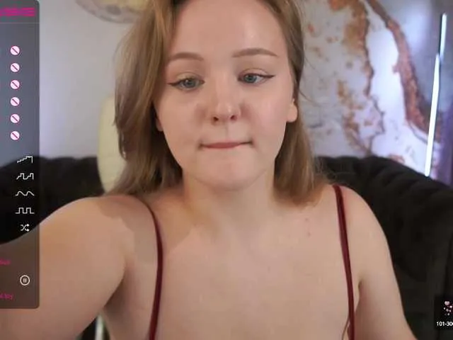Live sex webcam photo for LylaYeess #289845594