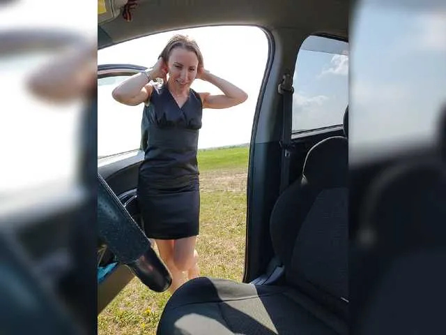 Live sex webcam photo for M-A-R-T-A #273469151