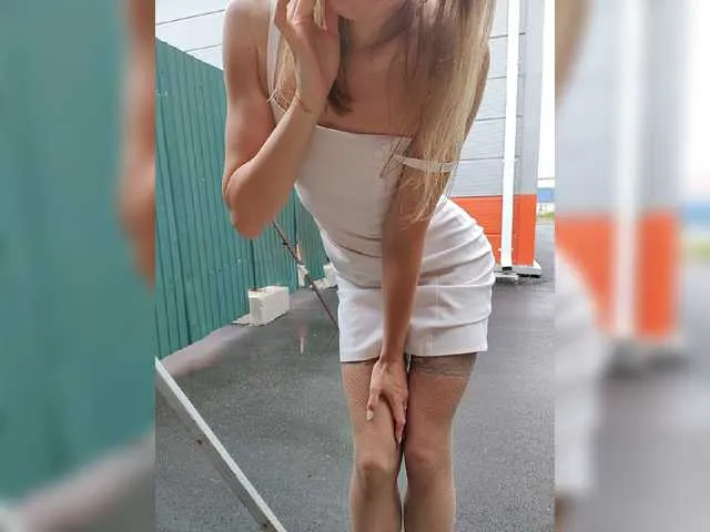 Live sex webcam photo for M-A-R-T-A #273855569