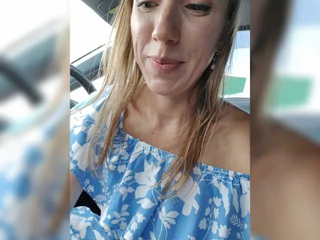 Live sex webcam photo for M-A-R-T-A #273964699