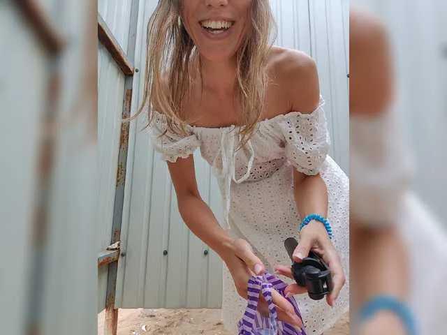 Live sex webcam photo for M-A-R-T-A #274084179