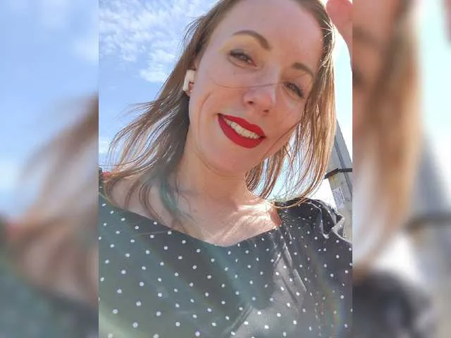 Live sex webcam photo for M-A-R-T-A #274398623