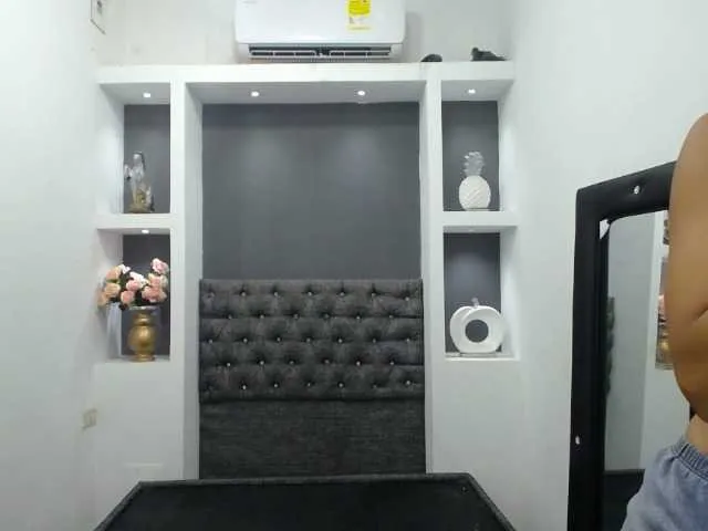 Live sex webcam photo for M3gara #283578453