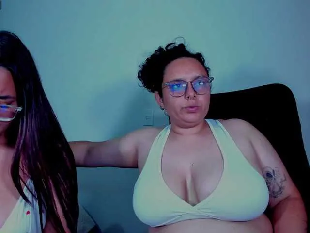 Live sex webcam photo for MABELANDDANNY #292386137