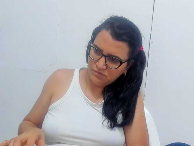 Live sex webcam photo for MARILYNG #276205341