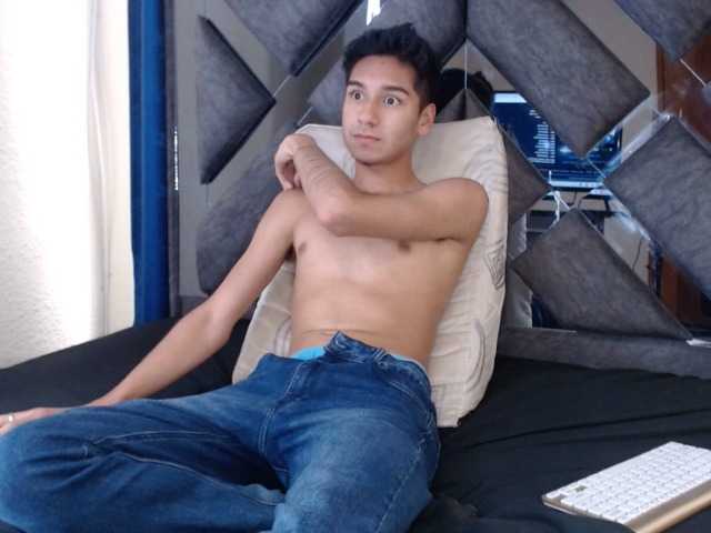 Live sex webcam photo for MATHEWLOKSTAGE #275476305