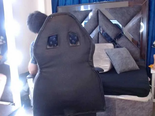 Live sex webcam photo for MATHEWLOKSTAGE #275690581