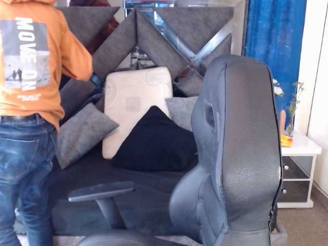 Live sex webcam photo for MATHEWLOKSTAGE #275842544