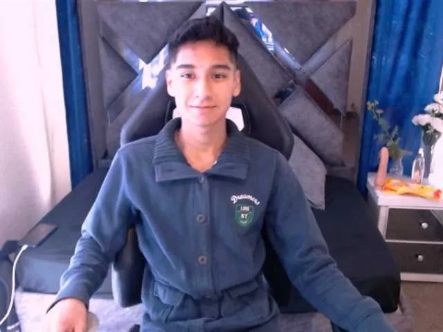 Live sex webcam photo for MATHEWLOKSTAGE #276087497