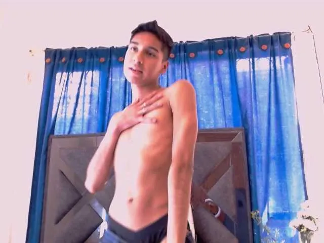 Live sex webcam photo for MATHEWLOKSTAGE #276139908