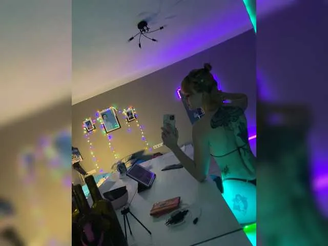 Live sex webcam photo for MATbFLEXA #272098674