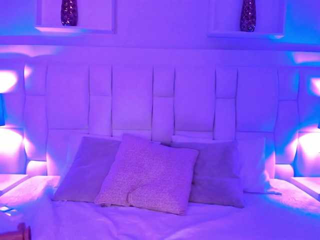 Live sex webcam photo for MAY-ZENNIN #275466187