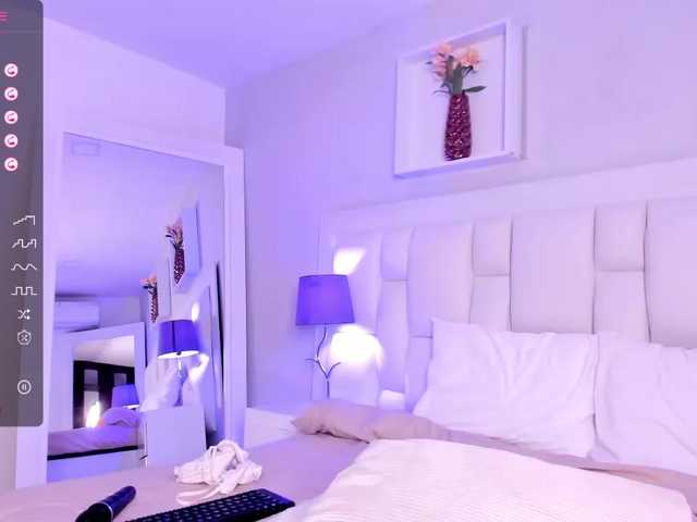 Live sex webcam photo for MAY-ZENNIN #276539450