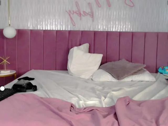 Live sex webcam photo for MEGANSUPPLE #277722107