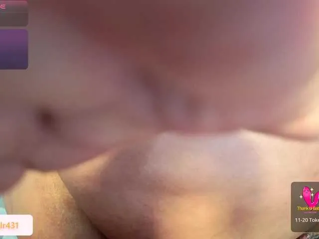 Live sex webcam photo for MIAREYS #293436701