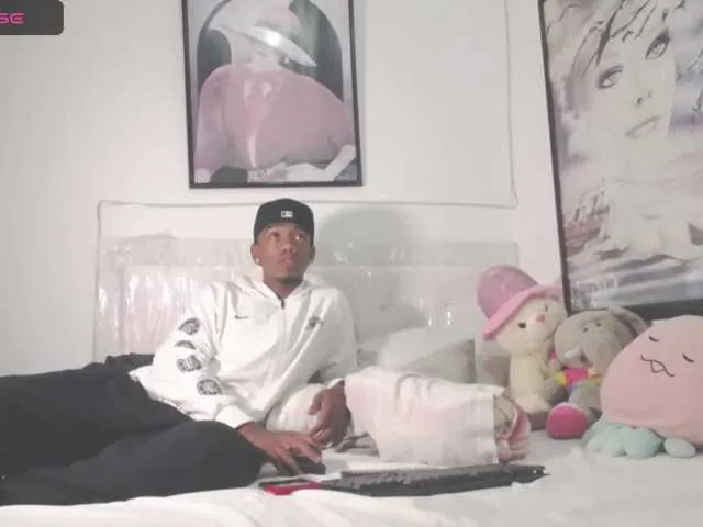 Live sex webcam photo for MIKEL-WILLIAMS #276284375