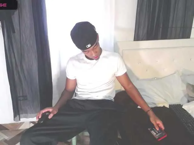 Live sex webcam photo for MIKEL-WILLIAMS #276514469