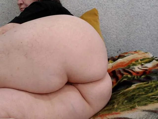 Live sex webcam photo for MILAax #291063554